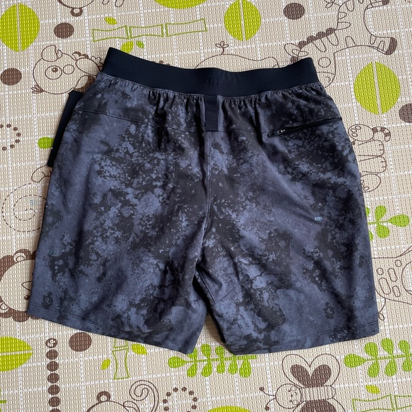Lululemon LTT Short 7” Lined - Picture 2 of 3